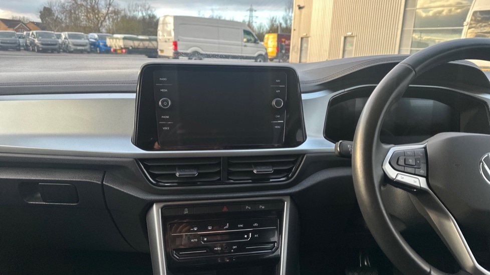 Used Volkswagen T-Roc 2024 for sale - 76660808: Photo 13