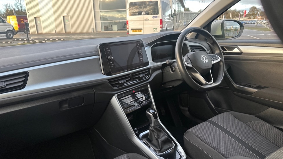 Used Volkswagen T-Roc 2024 for sale - 76660808: Photo 2