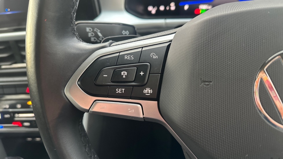 Used Volkswagen T-Roc 2024 for sale - 76660808: Photo 31