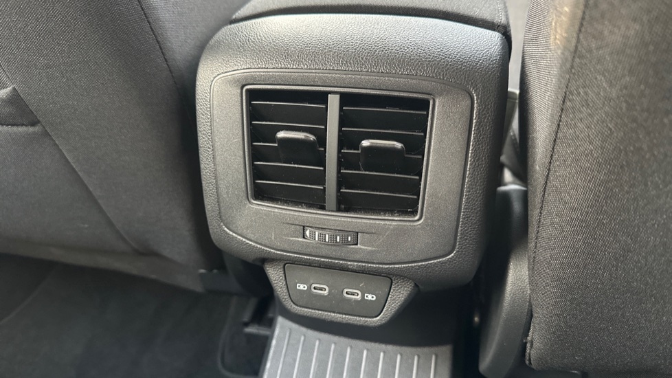 Used Volkswagen T-Roc 2024 for sale - 76660808: Photo 34