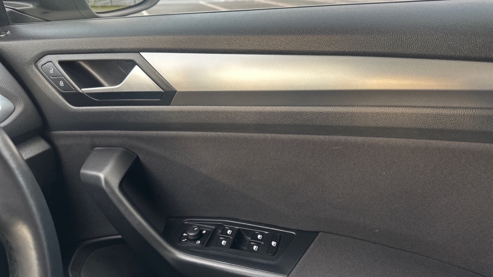 Used Volkswagen T-Roc 2024 for sale - 76660808: Photo 37