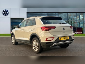 Used Volkswagen T-Roc 2024 for sale - 76660808: Photo
