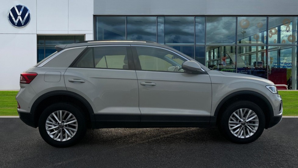 Used Volkswagen T-Roc 2024 for sale - 76660808: Photo 4