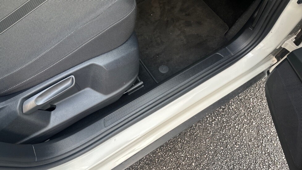 Used Volkswagen T-Roc 2024 for sale - 76660808: Photo 40