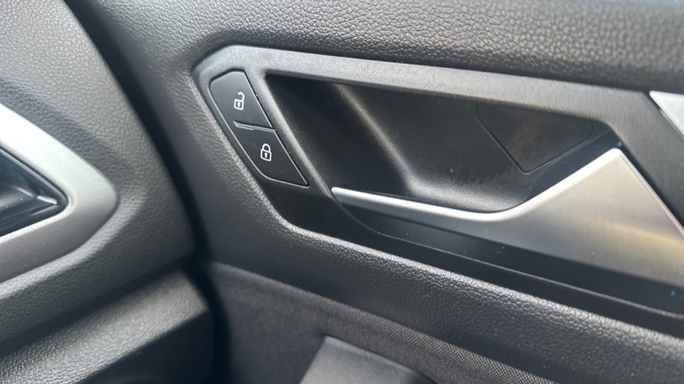 Used Volkswagen T-Roc 2024 for sale - 76660808: Photo 46