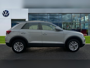 Used Volkswagen T-Roc 2024 for sale - 76660808: Photo