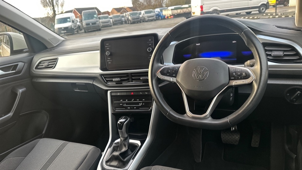 Used Volkswagen T-Roc 2024 for sale - 76660808: Photo 6