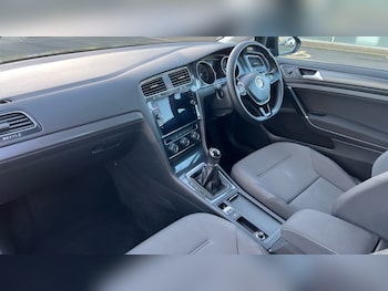 Used Volkswagen Golf 2019 for sale - 76615130: Photo