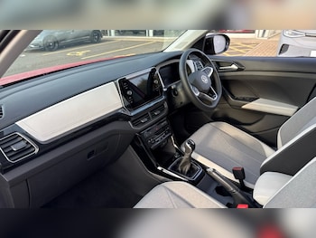 Used Volkswagen T-Cross 2025 for sale - 76328248: Photo 2