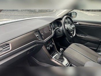 Used Volkswagen T-Roc 2018 for sale - 76796548: Photo