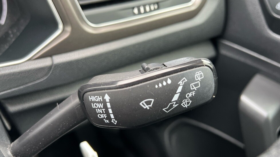 Used Volkswagen T-Roc 2018 for sale - 76796548: Photo 32