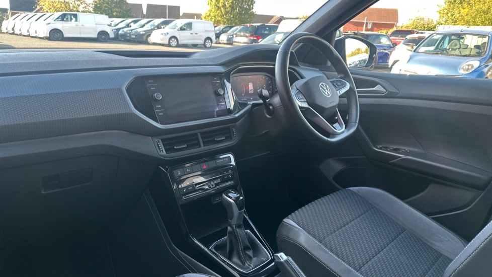 Used Volkswagen T-Cross 2024 for sale - 76501373: Photo 2