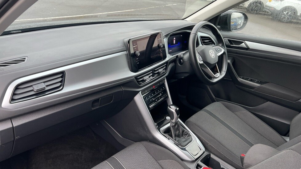 Used Volkswagen T-Roc 2024 for sale - 76796261: Photo 2