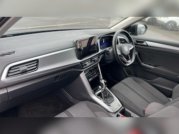 Used Volkswagen T-Roc 2024 for sale - 76796261: Photo