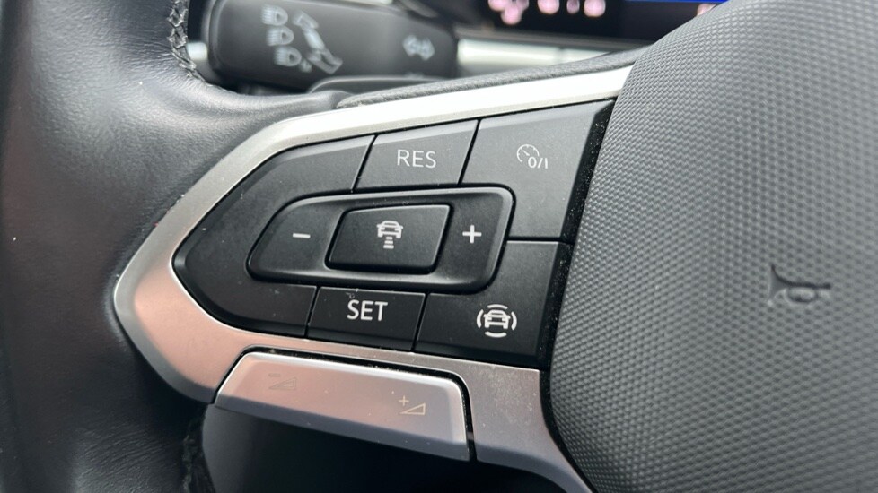 Used Volkswagen T-Roc 2024 for sale - 76796261: Photo 31