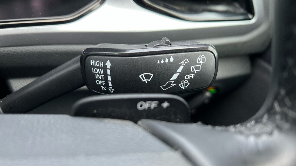 Used Volkswagen T-Roc 2024 for sale - 76796261: Photo 32