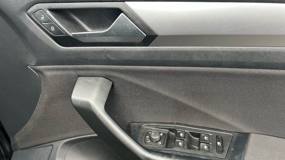 Used Volkswagen T-Roc 2024 for sale - 76796261: Photo 37