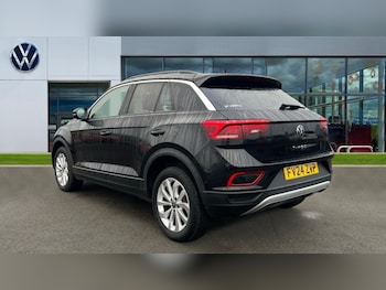 Used Volkswagen T-Roc 2024 for sale - 76796261: Photo