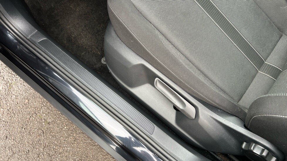 Used Volkswagen T-Roc 2024 for sale - 76796261: Photo 40