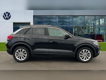 Used Volkswagen T-Roc 2024 for sale - 76796261: Photo