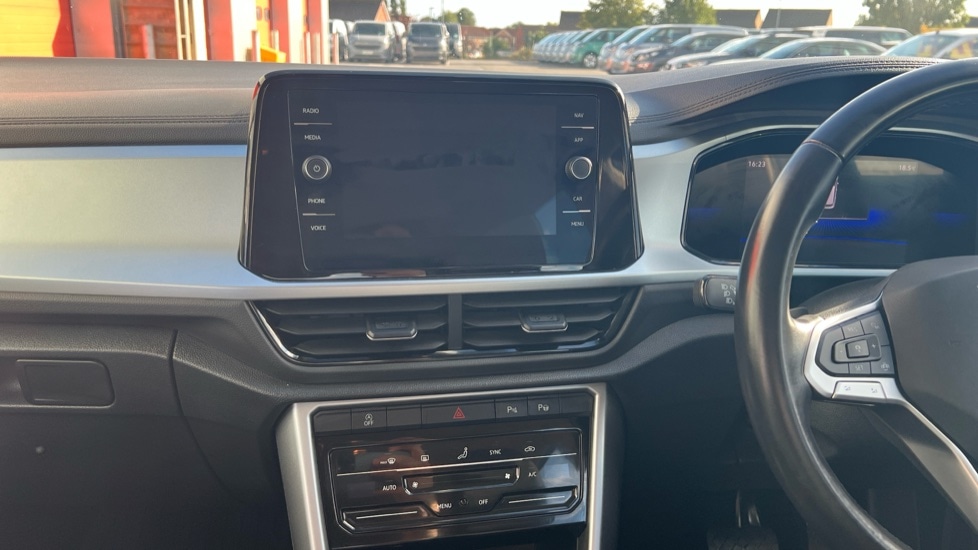 Used Volkswagen T-Roc 2023 for sale - 76788108: Photo 13