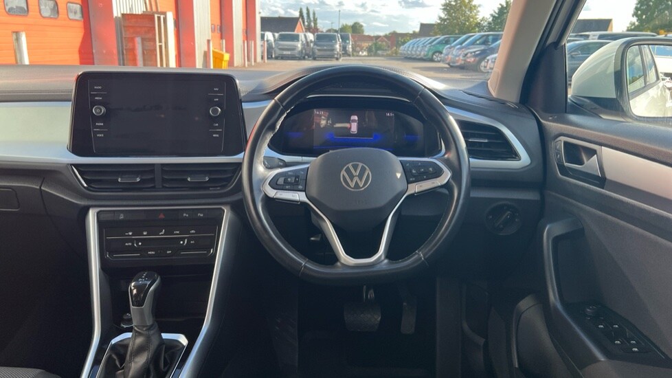 Used Volkswagen T-Roc 2023 for sale - 76788108: Photo 27