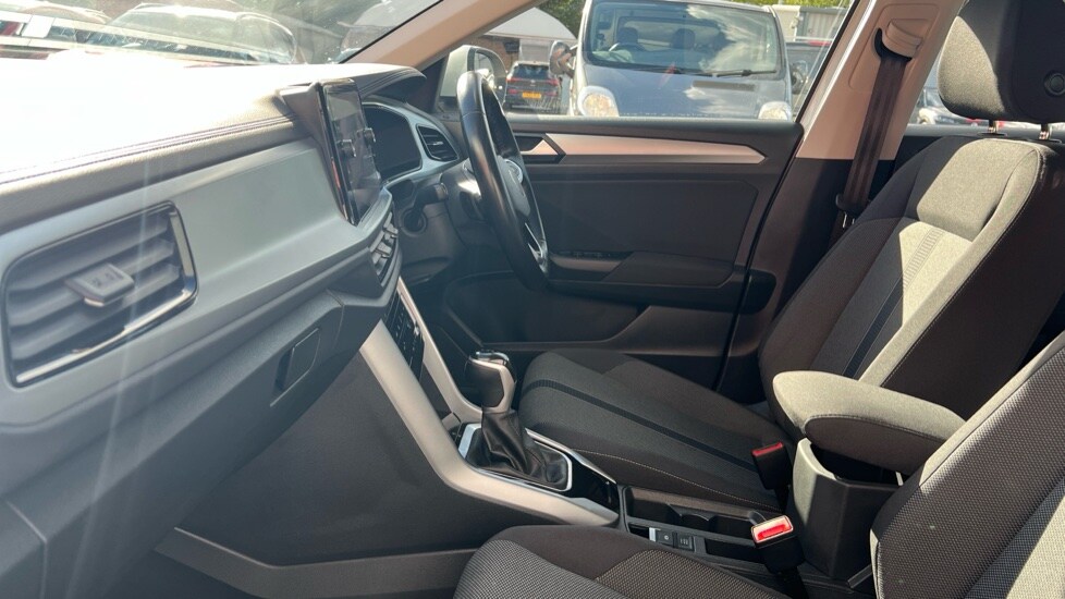 Used Volkswagen T-Roc 2023 for sale - 76788108: Photo 28