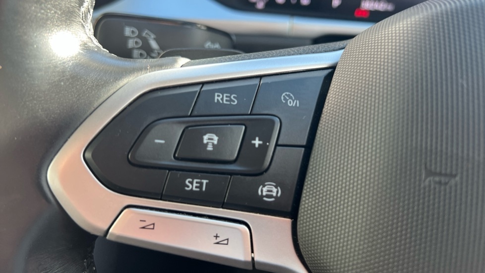 Used Volkswagen T-Roc 2023 for sale - 76788108: Photo 31