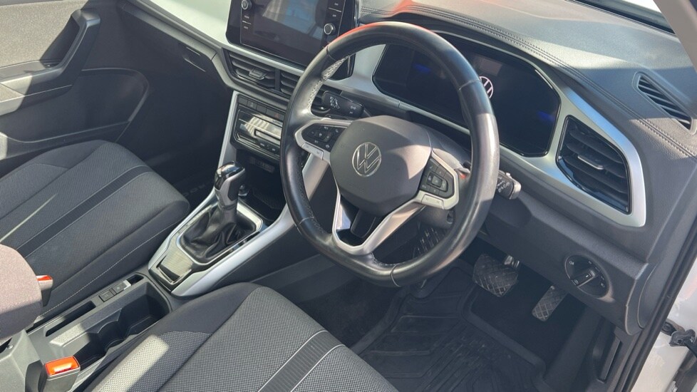 Used Volkswagen T-Roc 2023 for sale - 76788108: Photo 6