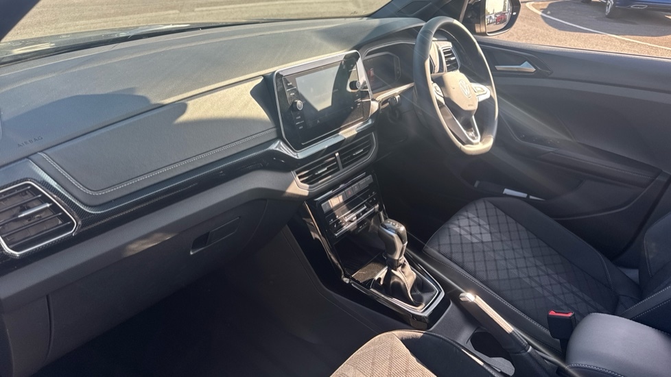Used Volkswagen T-Cross 2025 for sale - 77036036: Photo 2