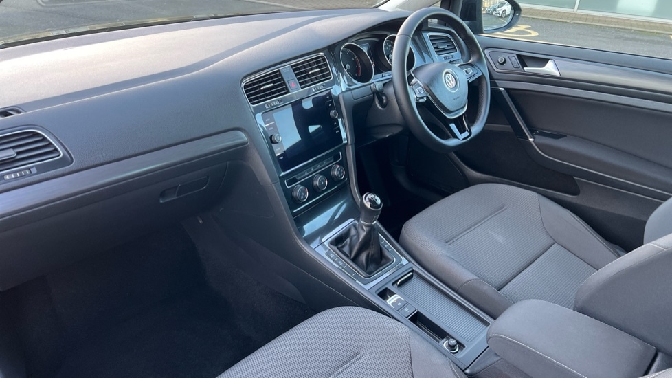 Used Volkswagen Golf 2019 for sale - 76796557: Photo 2