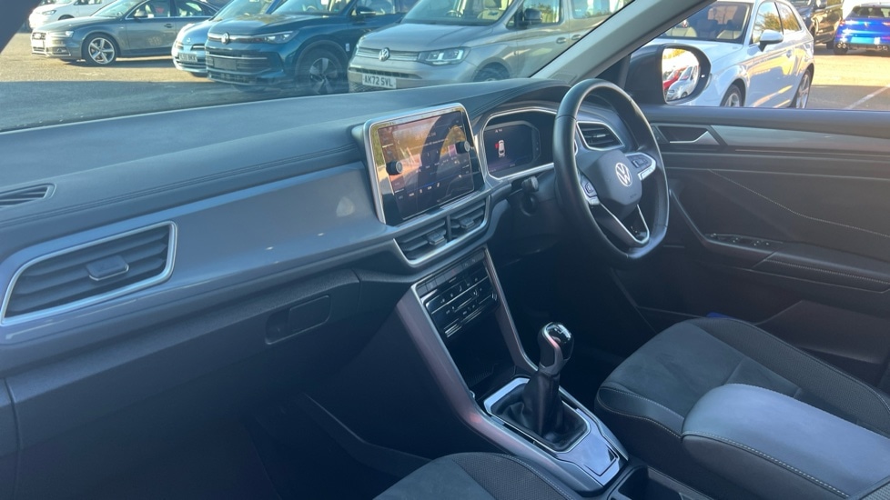 Used Volkswagen T-Roc 2024 for sale - 76244430: Photo 2