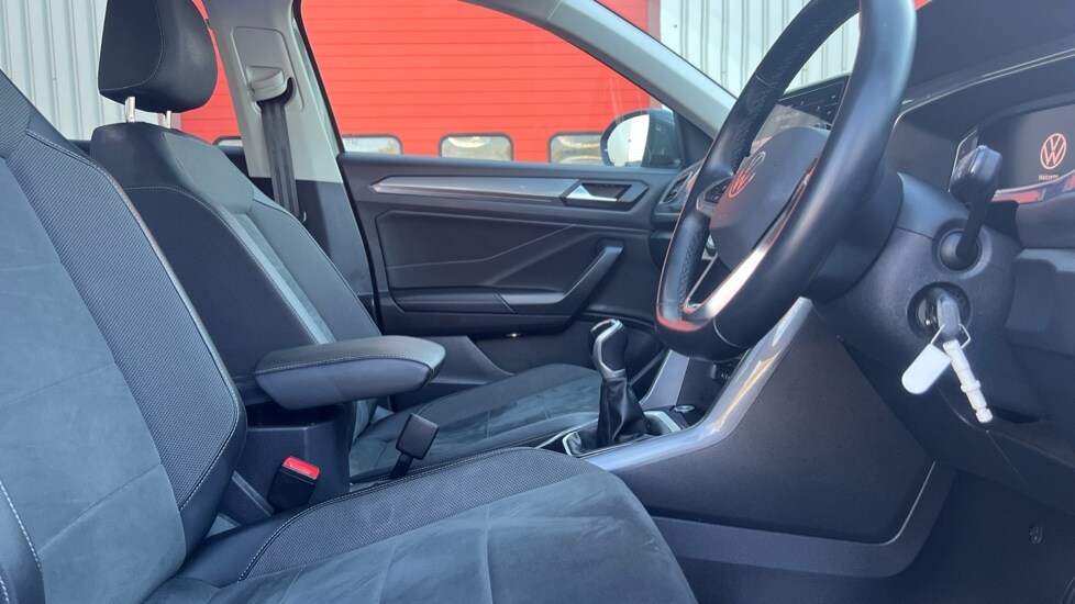 Used Volkswagen T-Roc 2024 for sale - 76244430: Photo 26