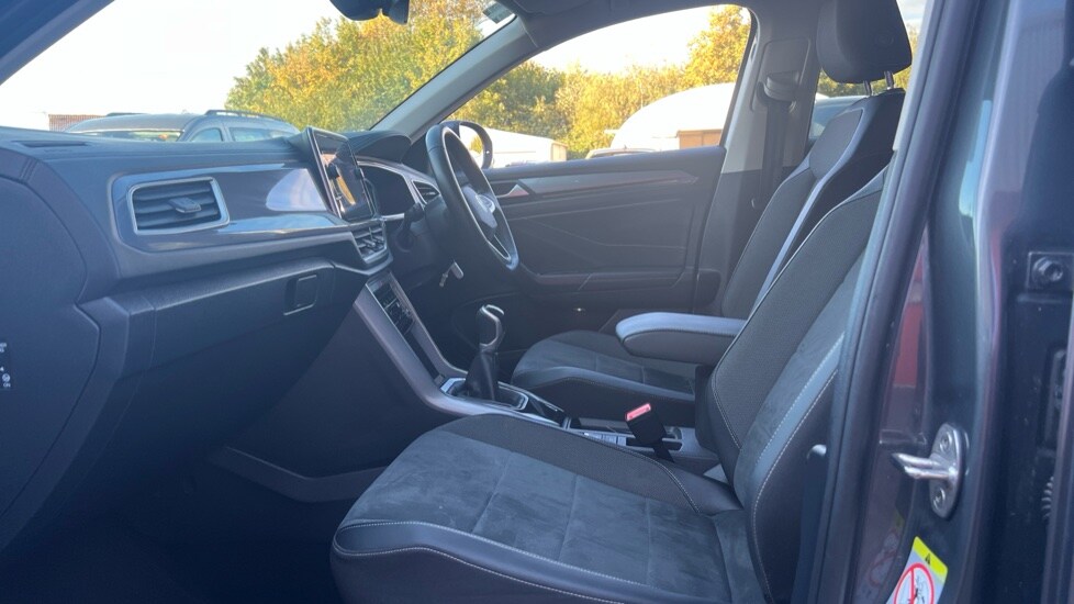 Used Volkswagen T-Roc 2024 for sale - 76244430: Photo 28