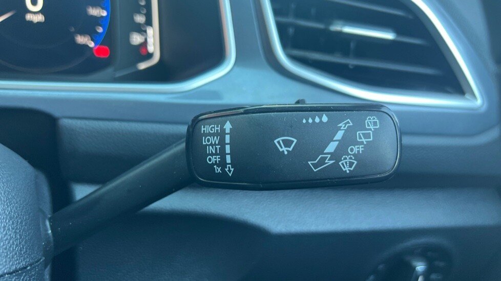 Used Volkswagen T-Roc 2024 for sale - 76244430: Photo 32