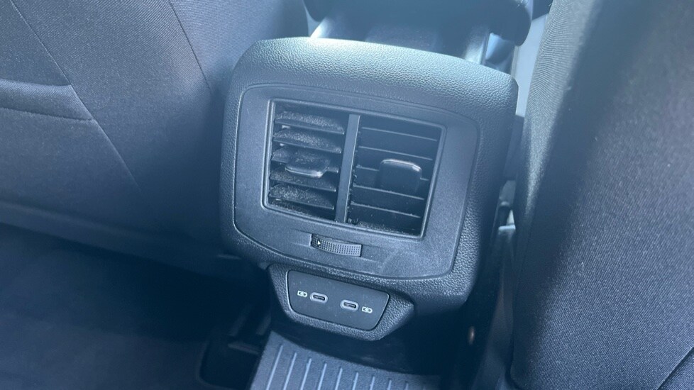 Used Volkswagen T-Roc 2024 for sale - 76244430: Photo 34