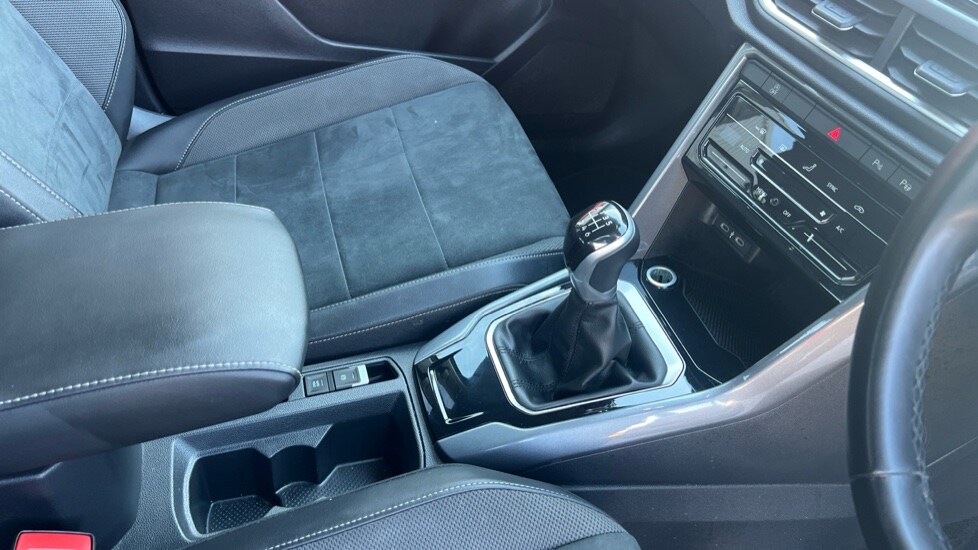 Used Volkswagen T-Roc 2024 for sale - 76244430: Photo 35