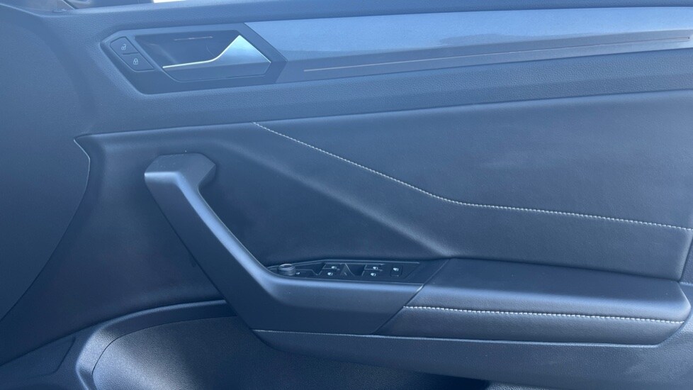 Used Volkswagen T-Roc 2024 for sale - 76244430: Photo 37