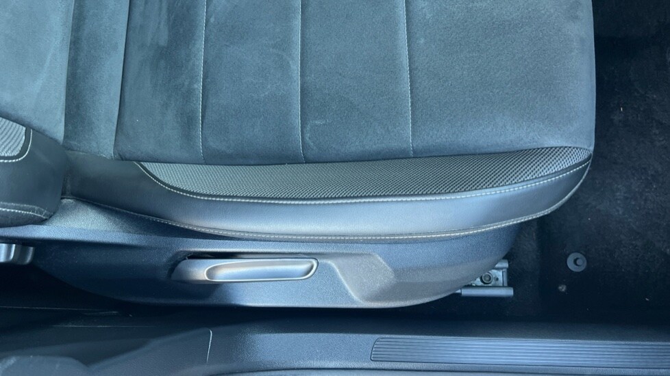 Used Volkswagen T-Roc 2024 for sale - 76244430: Photo 40