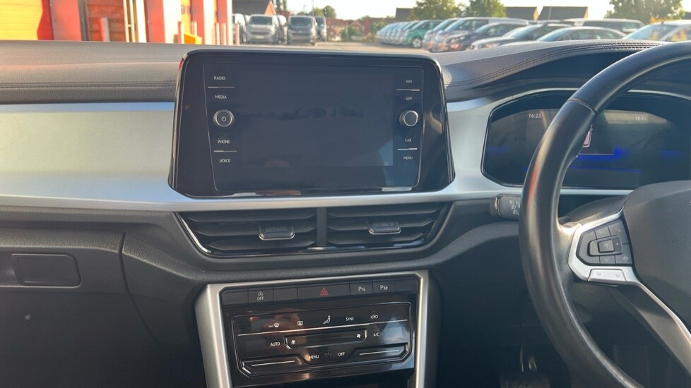 Used Volkswagen T-Roc 2023 for sale - 76459027: Photo 13