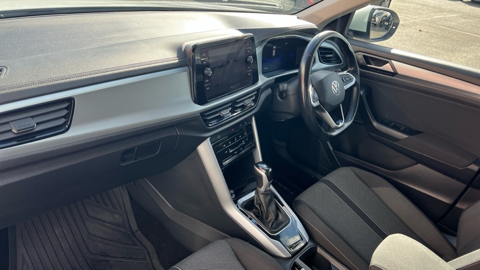 Used Volkswagen T-Roc 2023 for sale - 76459027: Photo 2