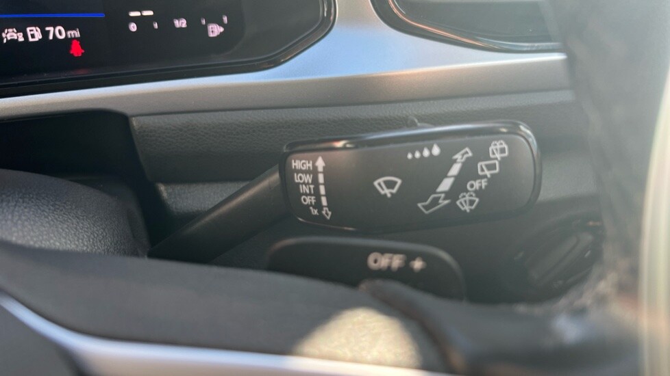 Used Volkswagen T-Roc 2023 for sale - 76459027: Photo 32