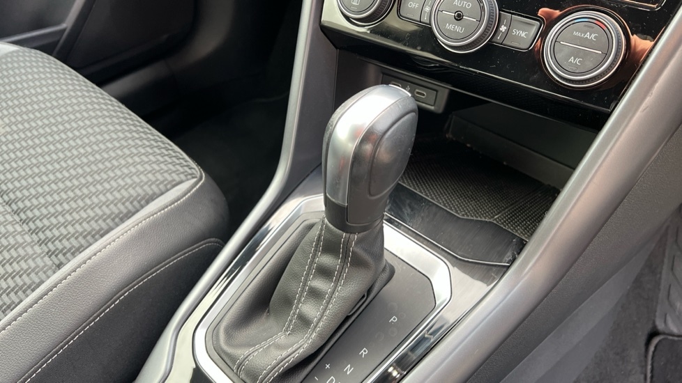 Used Volkswagen T-Roc 2021 for sale - 76328363: Photo 36