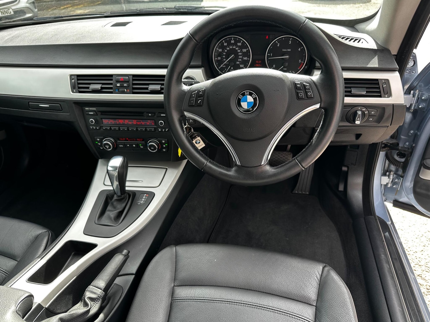 Used BMW 3 Series 2011 for sale - 76189894: Photo 32