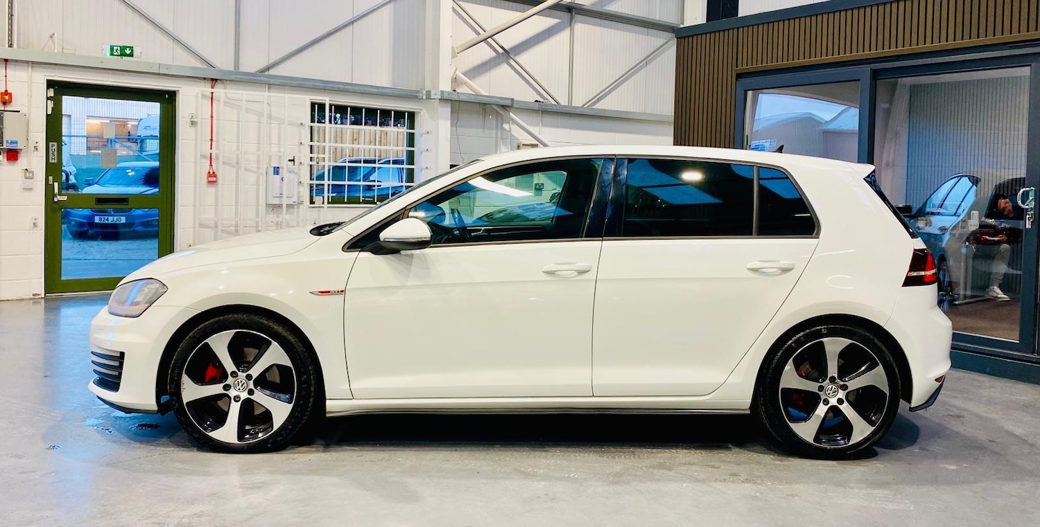 Used Volkswagen Golf 2014 for sale - 76899182: Photo 2