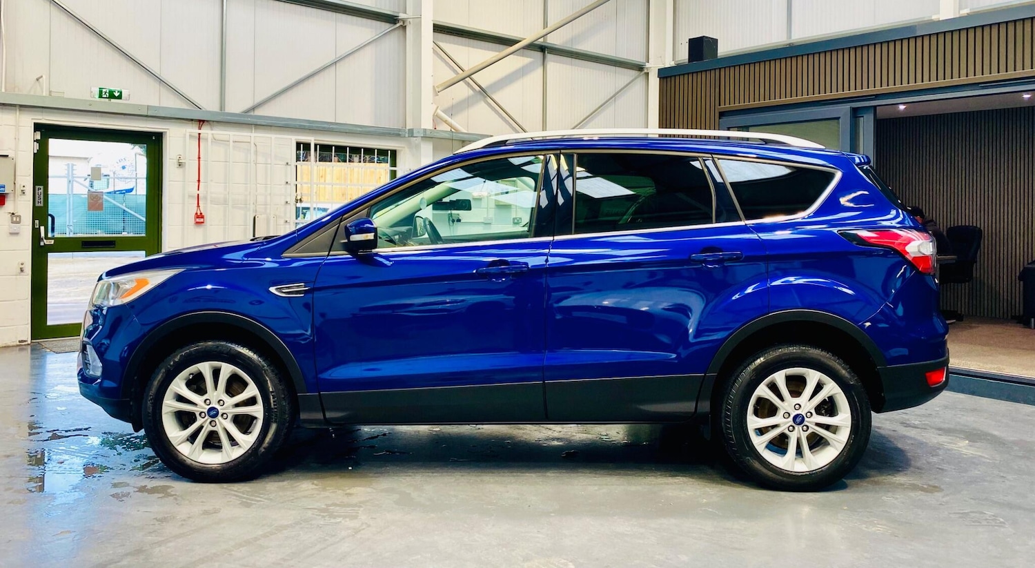 Used Ford Kuga 2017 for sale - 76042069: Photo 2