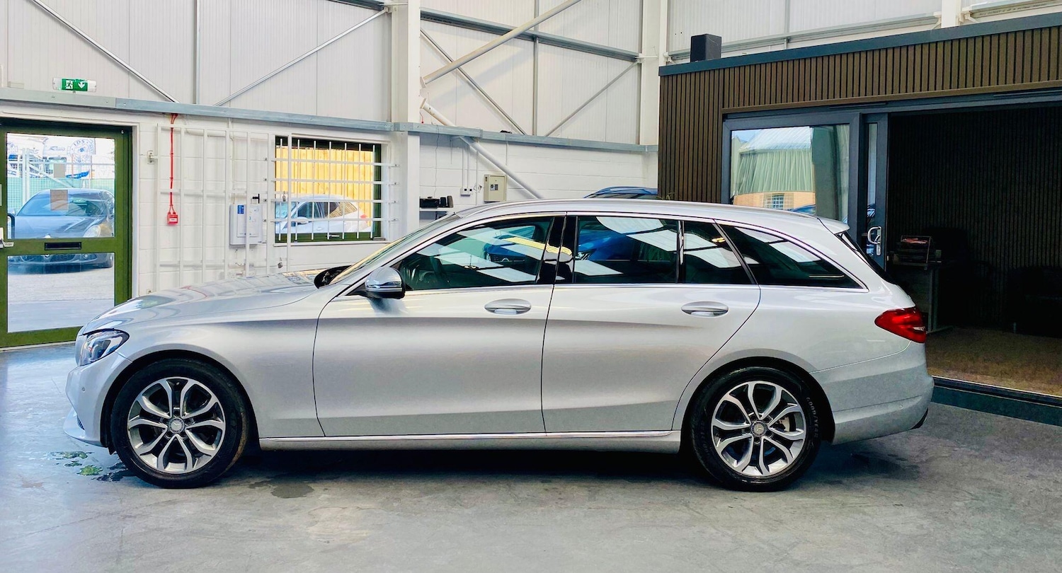 Used Mercedes-Benz C Class 2015 for sale - 77970439: Photo 2