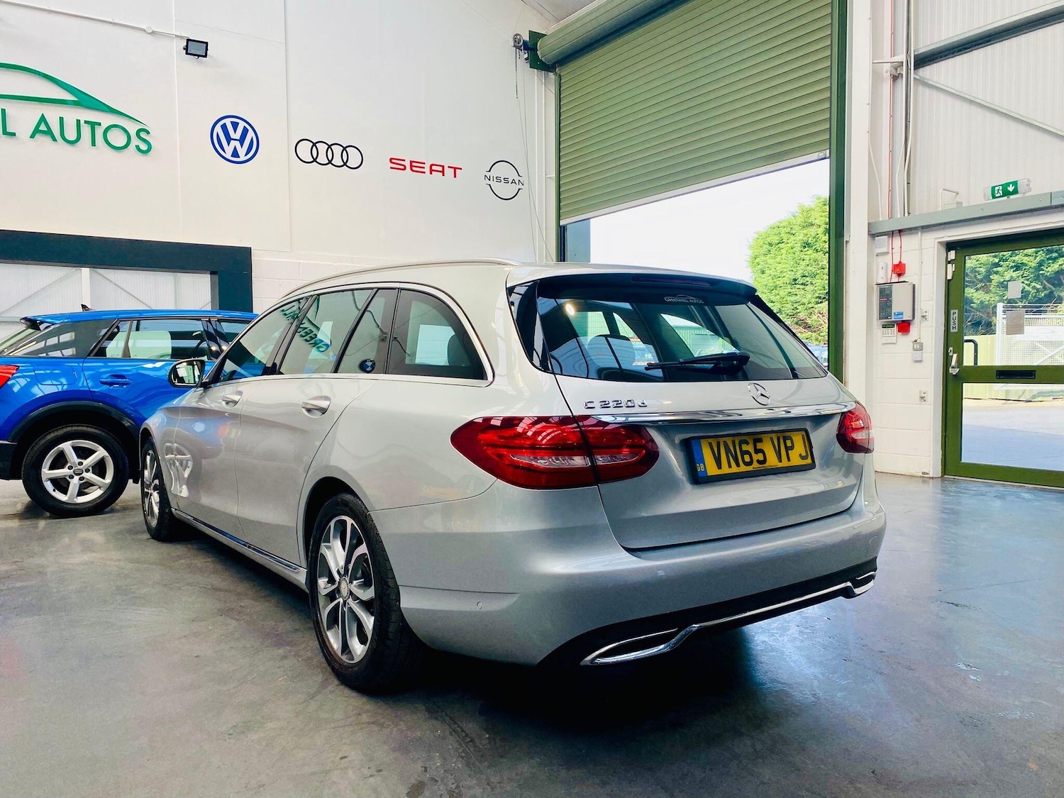 Used Mercedes-Benz C Class 2015 for sale - 77970439: Photo 3