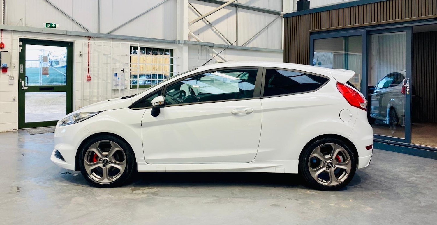 Used Ford Fiesta 2014 for sale - 76370290: Photo 2