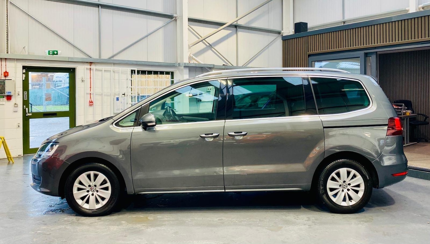 Used Volkswagen Sharan 2016 for sale - 77456396: Photo 2